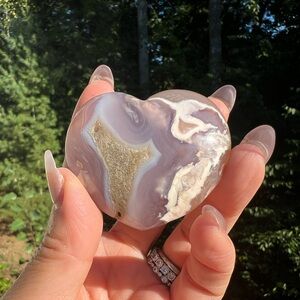 Pink flower (1) Agate heart with acrylic stand | crystal